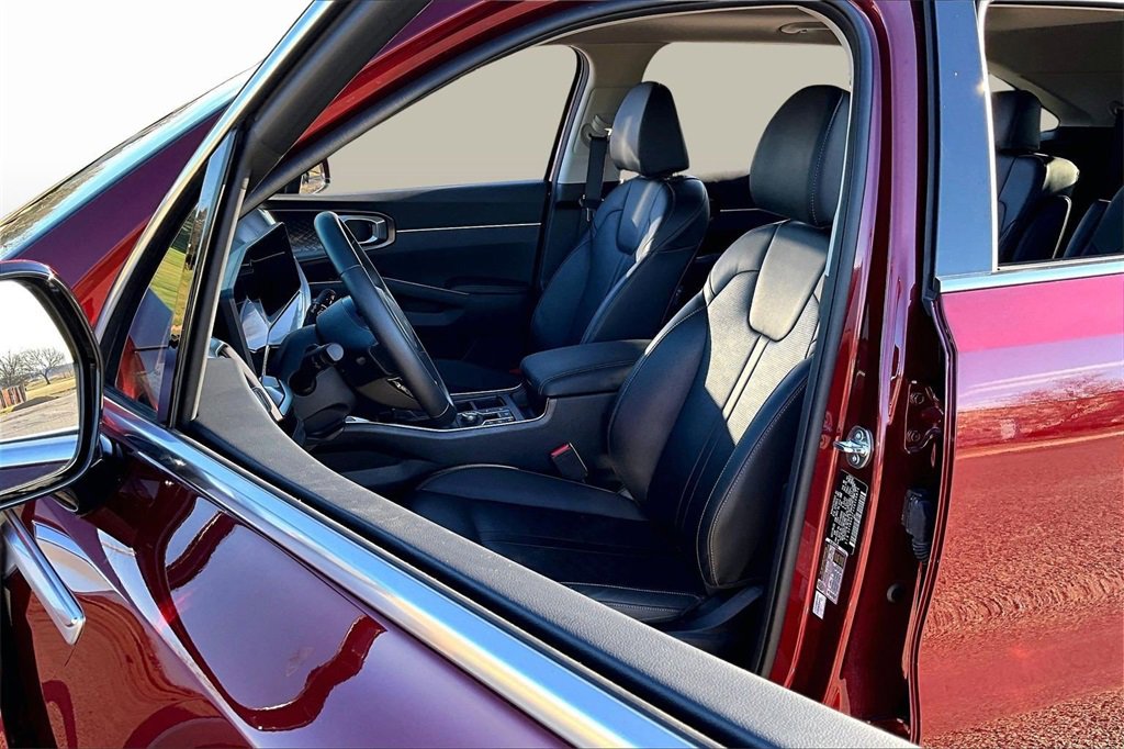 Certified 2025 Kia Sorento EX w/ Panoramic Sunroof Package image 27