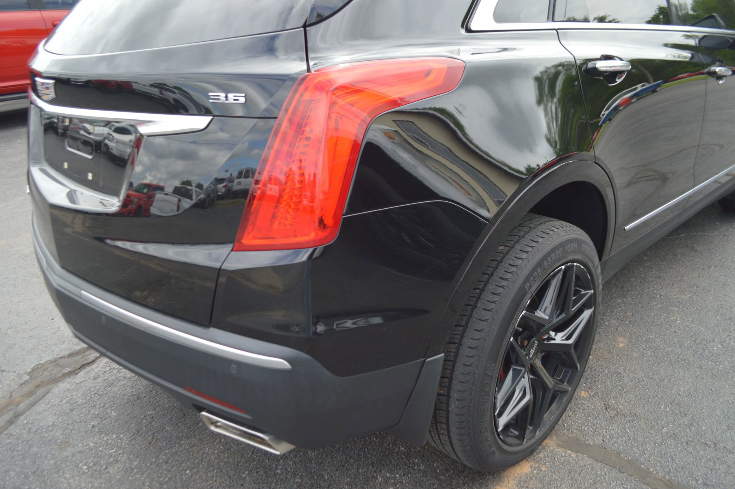 Used 2018 Cadillac XT5 Luxury w/ Driver Awareness Package AWD/4WD image 9