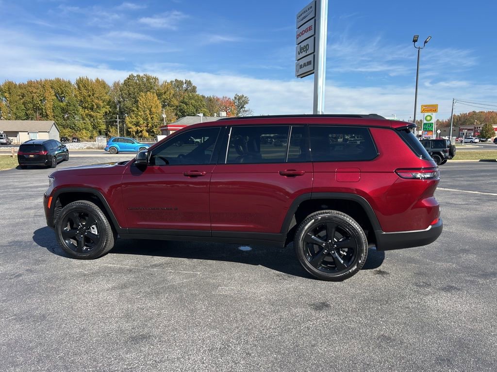 Used 2025 Jeep Grand Cherokee L Limited w/ Black Appearance Package image 7