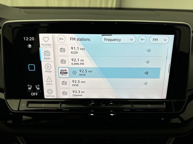 Certified 2026 Volkswagen Atlas Cross Sport SEL R-Line AWD/4WD image 17