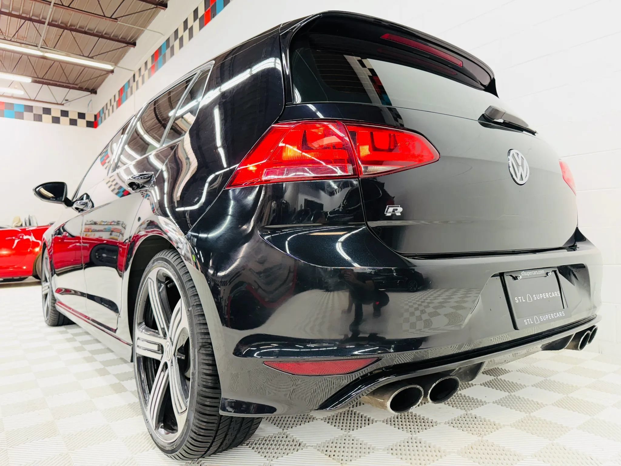 Used 2016 Volkswagen Golf R 4-Door AWD/4WD image 12