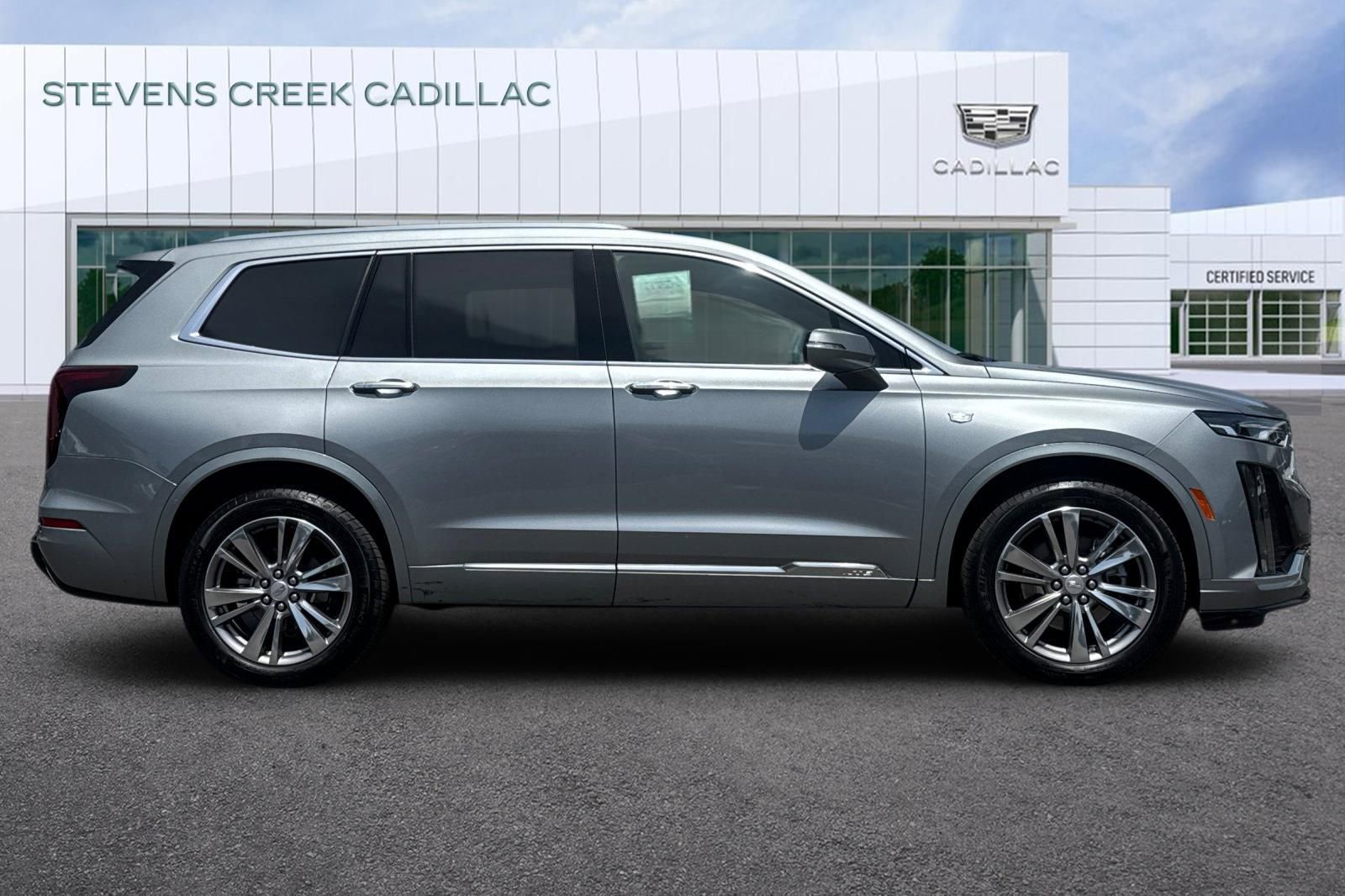Certified 2025 Cadillac XT6 Premium Luxury FWD image 2