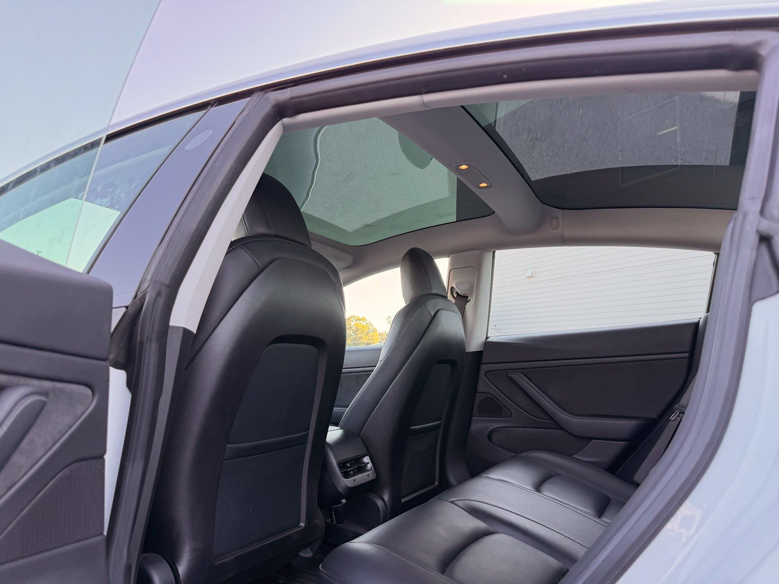 Used 2018 Tesla Model 3 Long Range AWD/4WD image 18