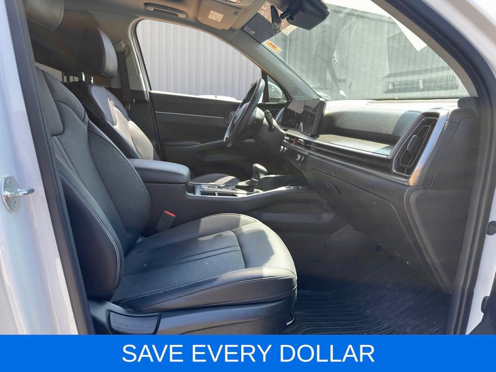 Used 2025 Kia Sorento S w/ Panoramic Sunroof Package FWD image 14