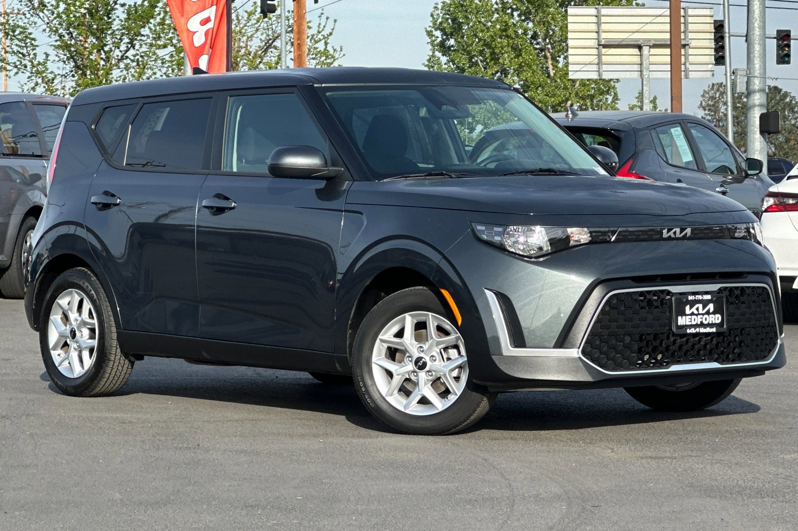Used 2025 Kia Soul LX w/ LX Technology Package FWD image 2