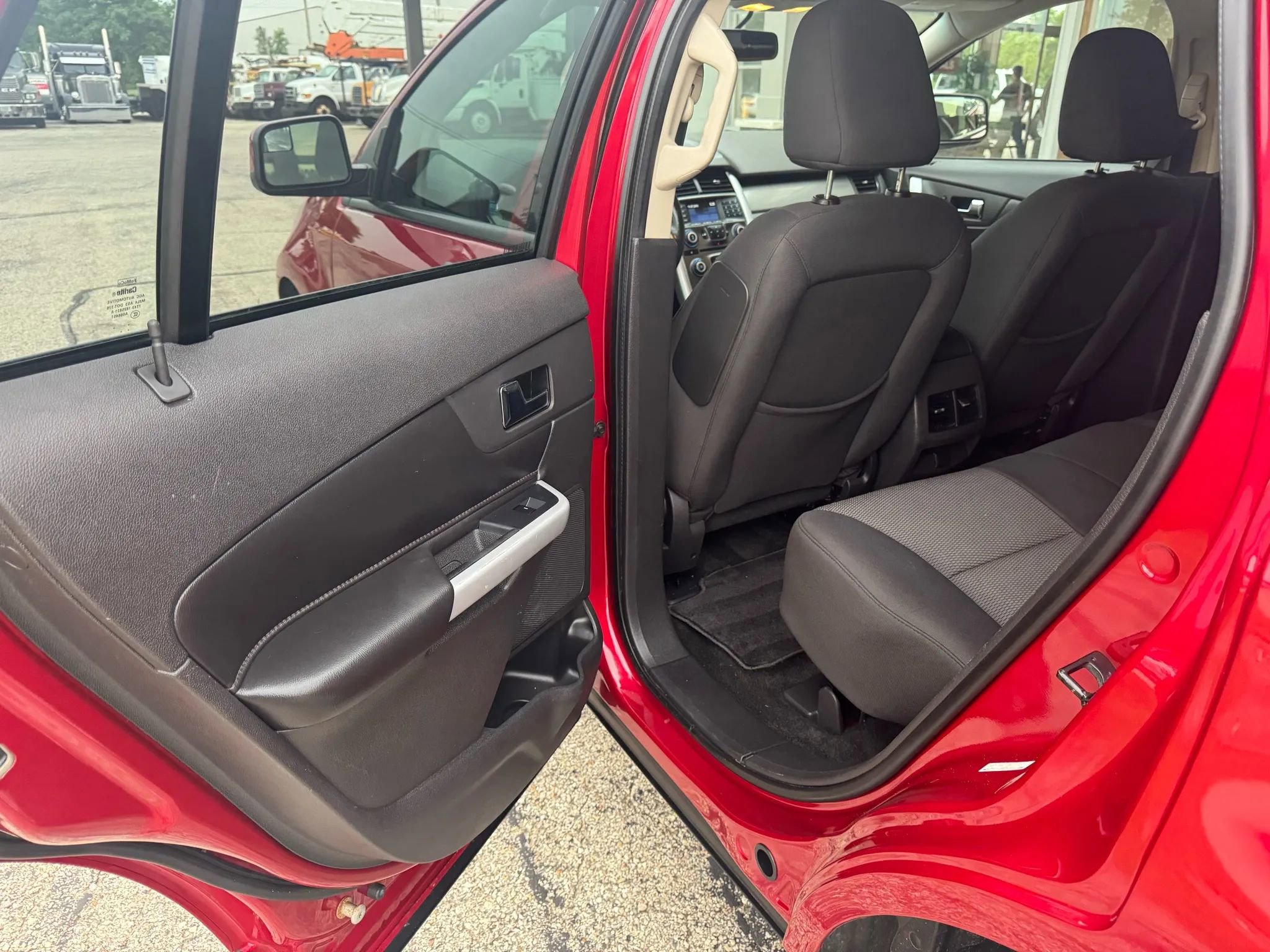 Used 2011 Ford Edge SEL image 12