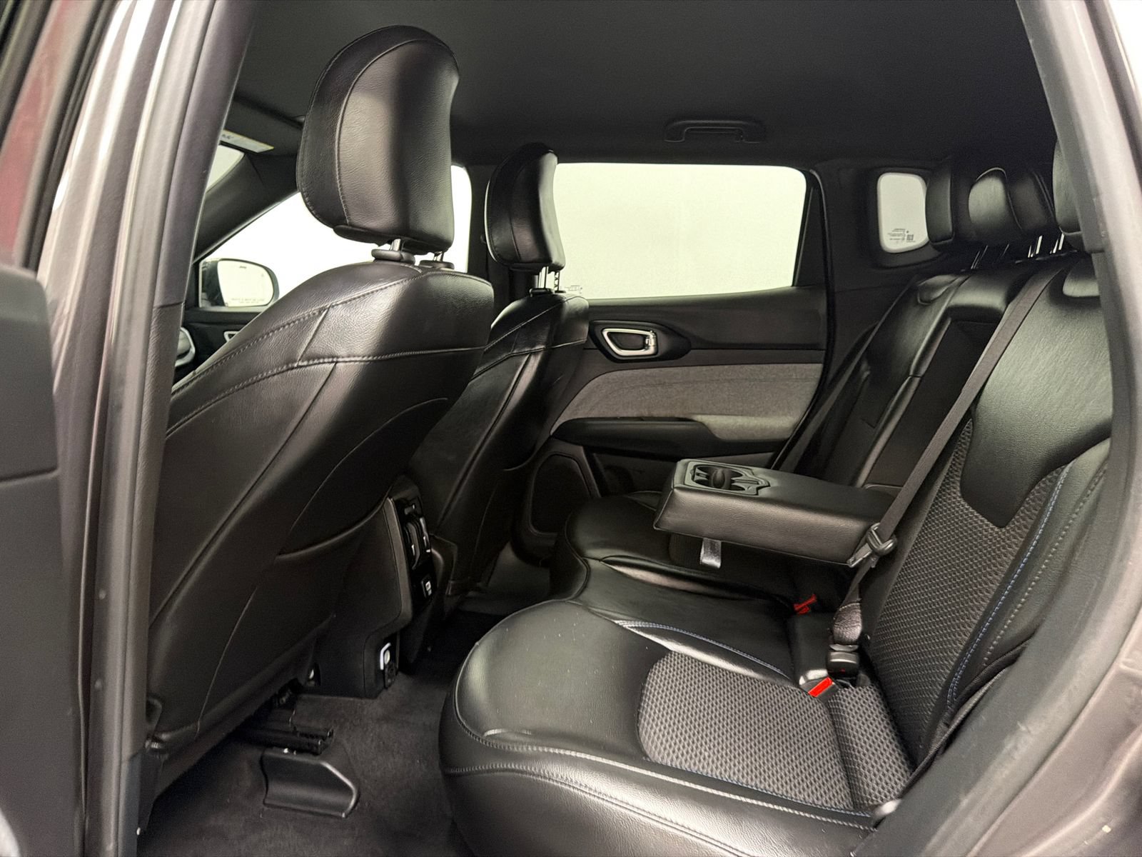 Used 2023 Jeep Compass Latitude AWD/4WD image 14