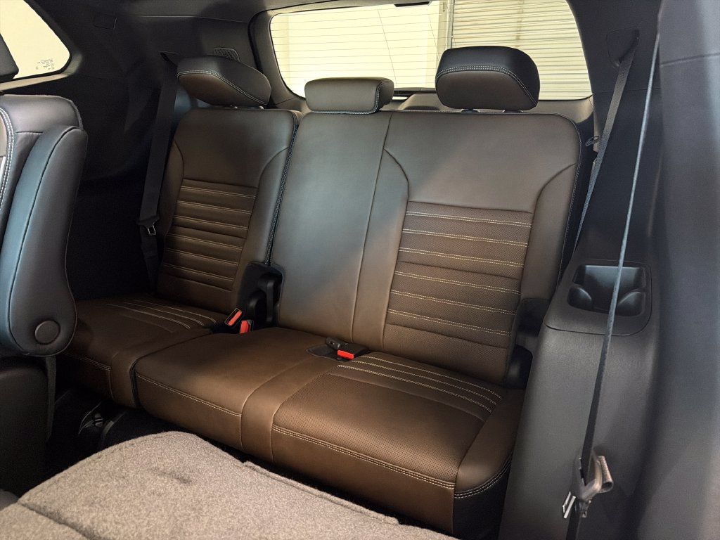 New 2027 GMC Acadia Denali Ultimate w/ LPO, Floor Liner Package FWD image 12