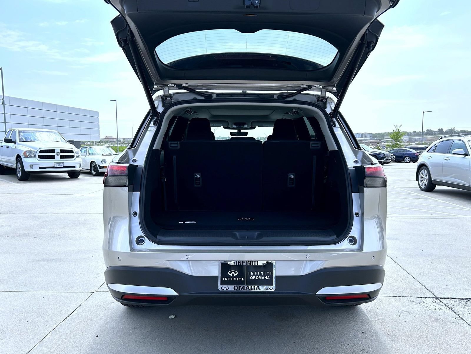 New 2027 INFINITI QX60 Luxe w/ Cargo Package AWD/4WD image 23