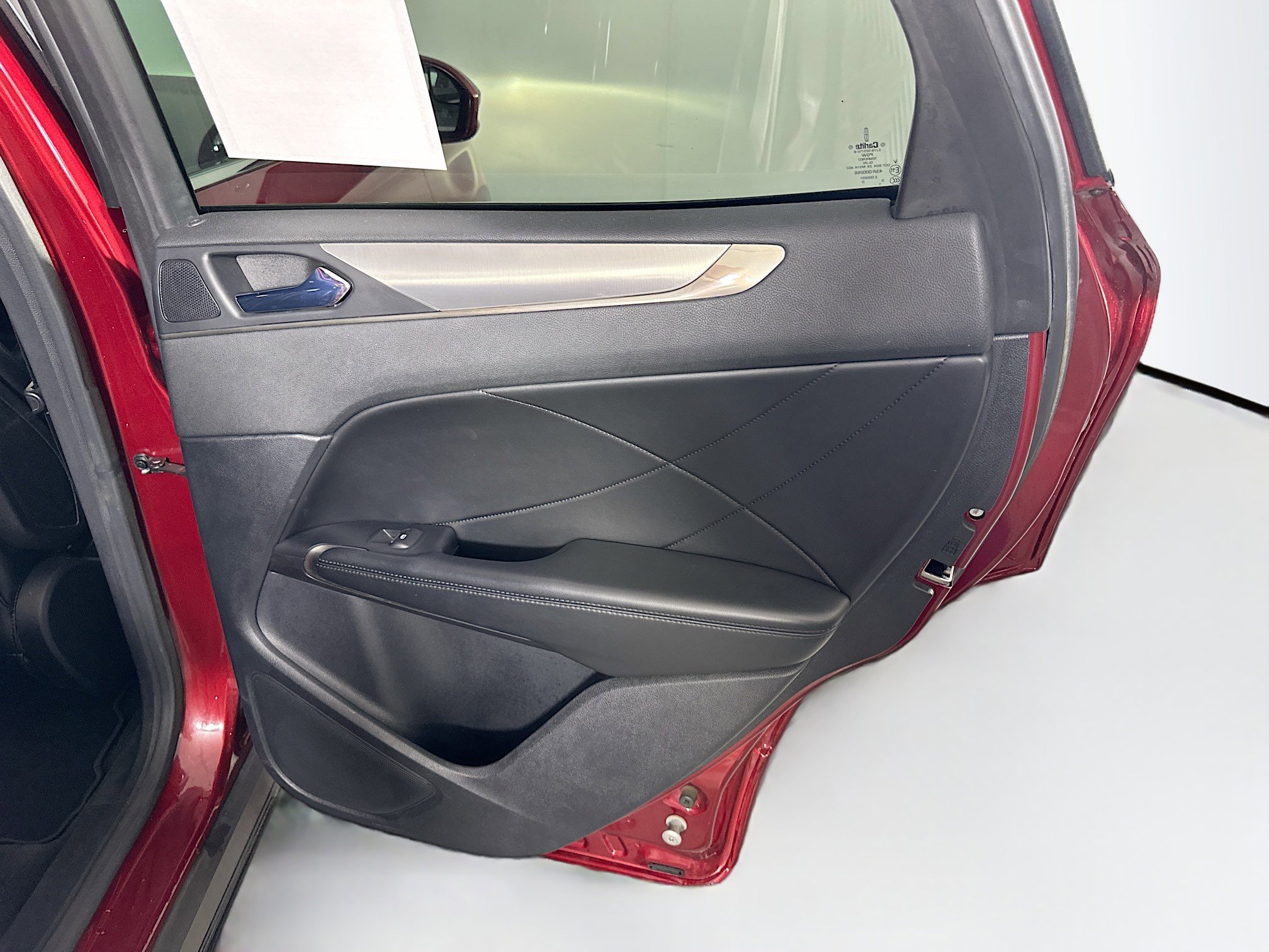 Used 2015 Lincoln MKC FWD image 27