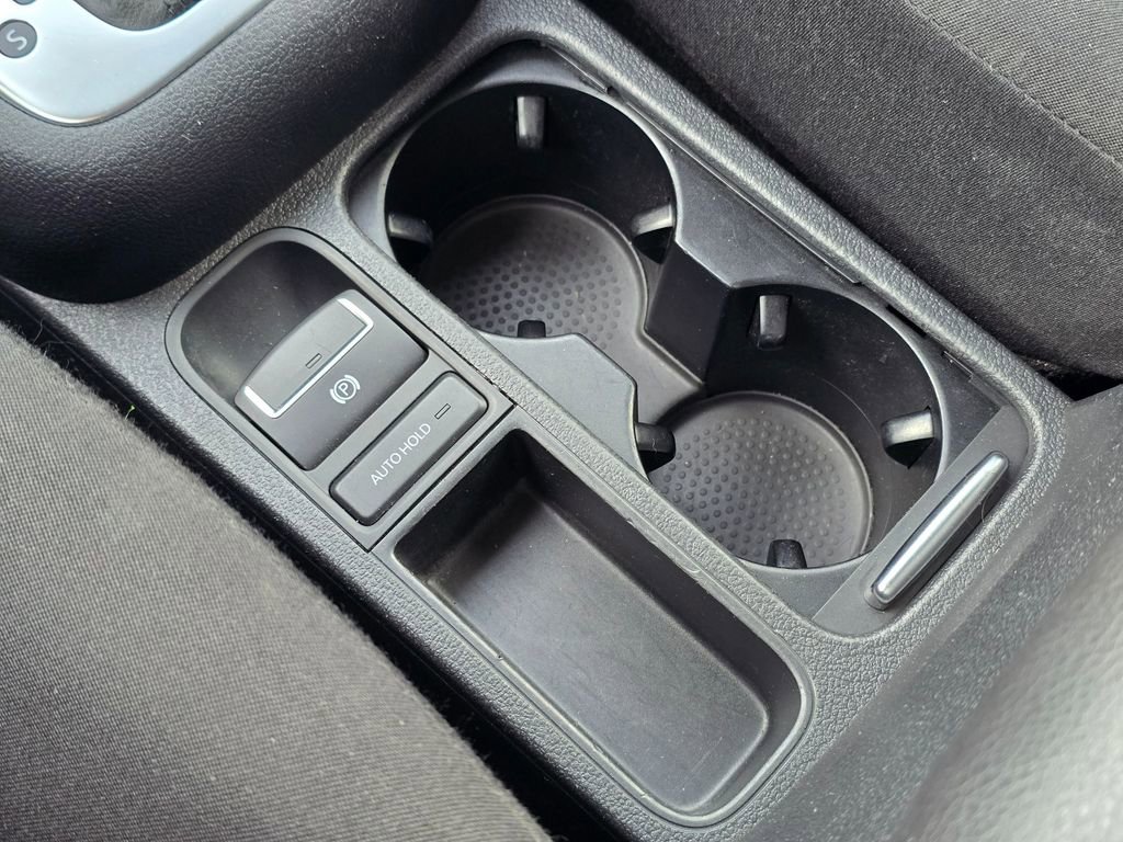 Used 2011 Volkswagen Tiguan S image 30