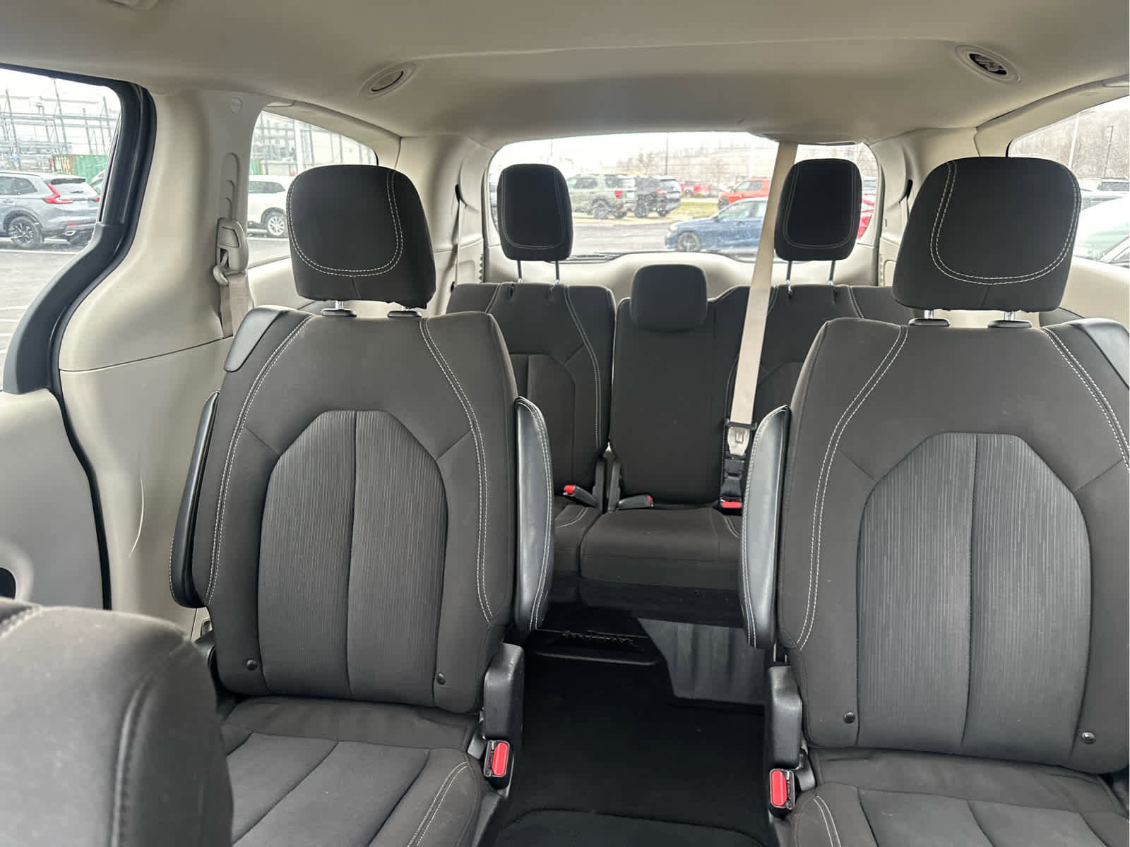 Used 2023 Chrysler Voyager LX image 35