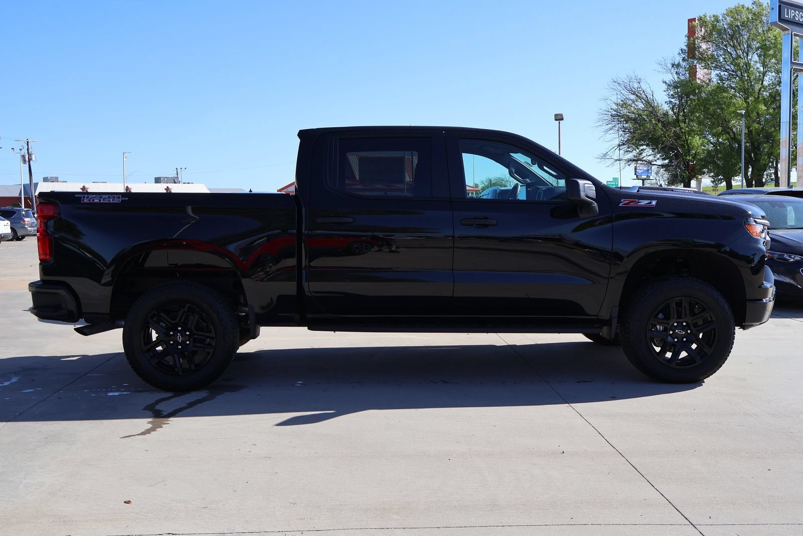 Used 2025 Chevrolet Silverado 1500 Custom Trail Boss AWD/4WD image 8
