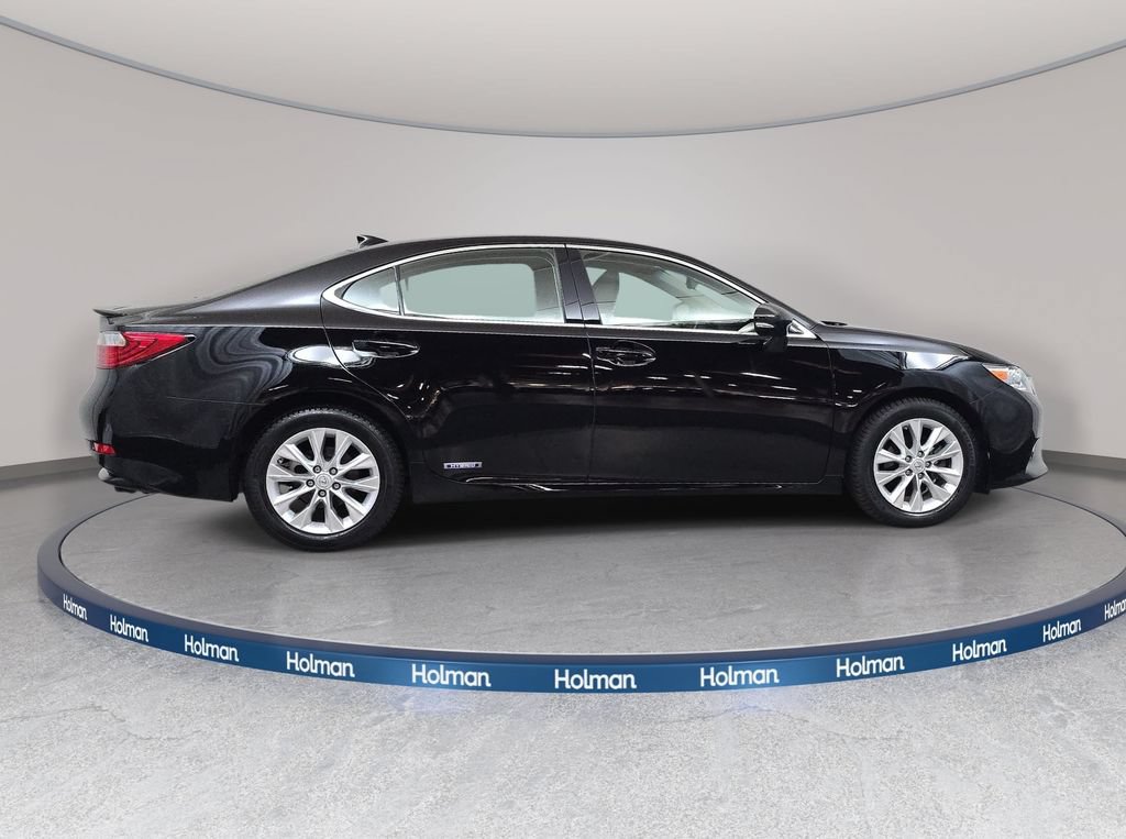 Used 2015 Lexus ES 300h w/ Navigation System Package FWD image 4