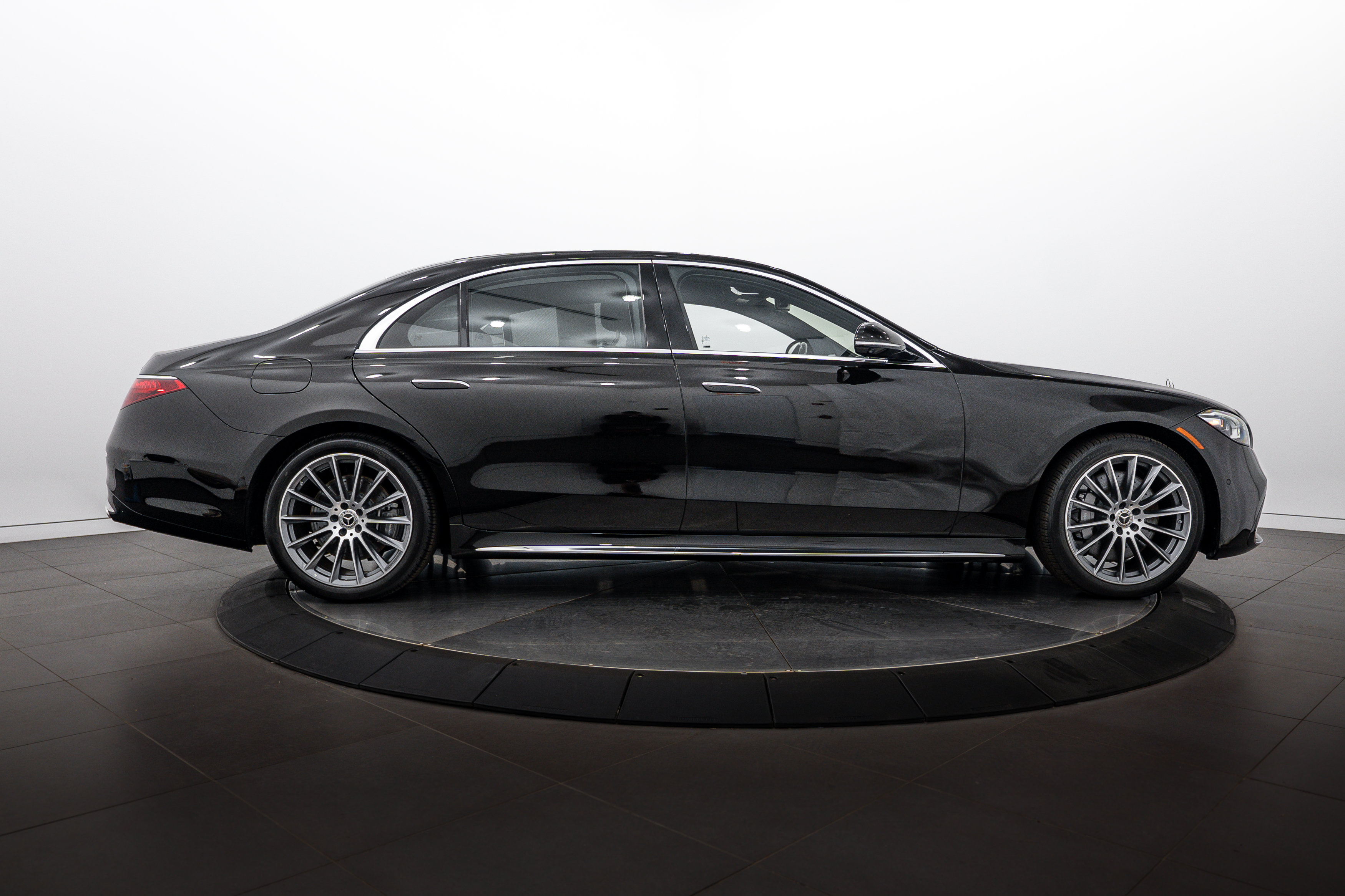 Used 2024 Mercedes-Benz S 580e 4MATIC Sedan image 8