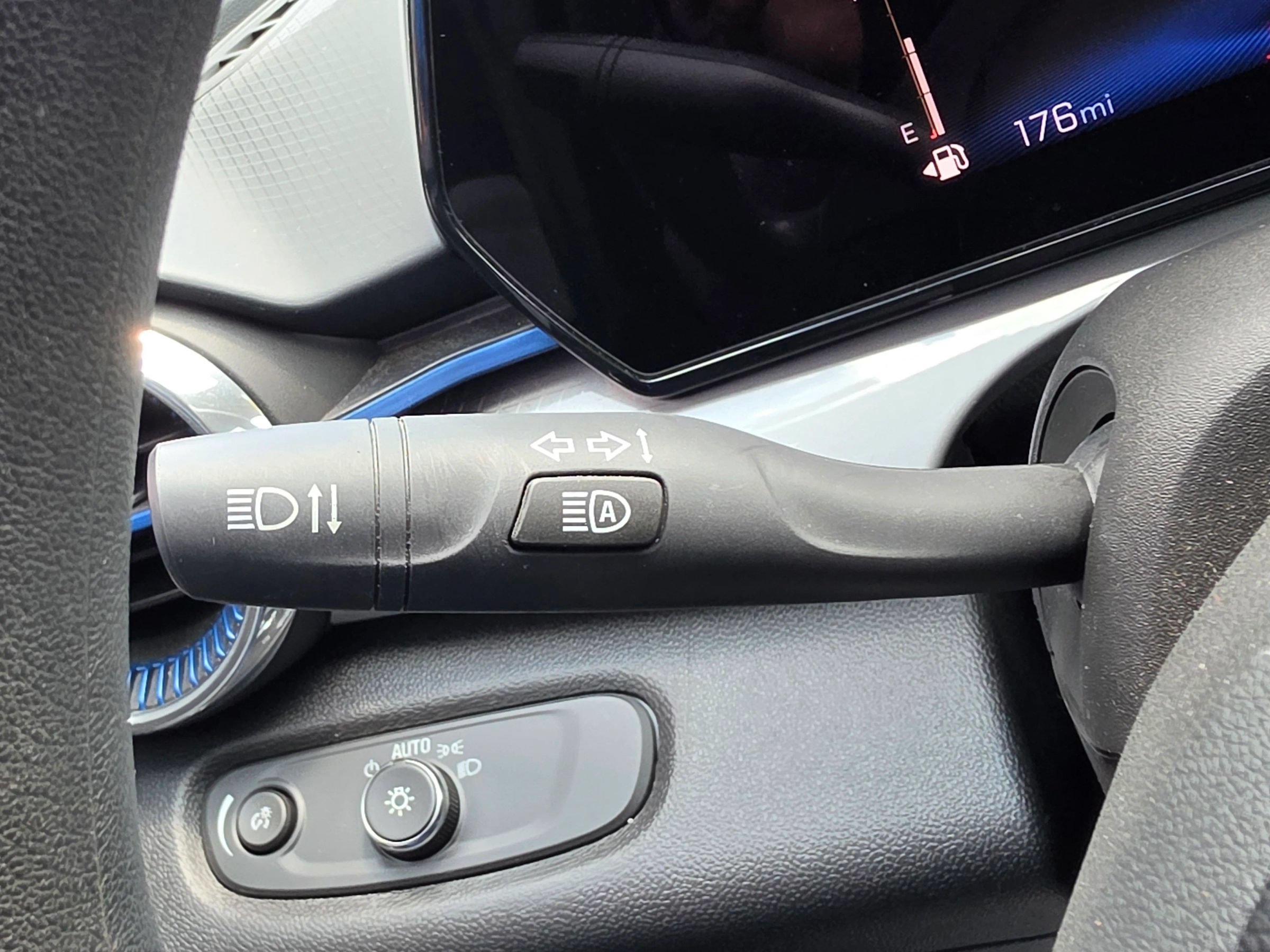 Used 2025 Chevrolet Trax LT FWD image 23