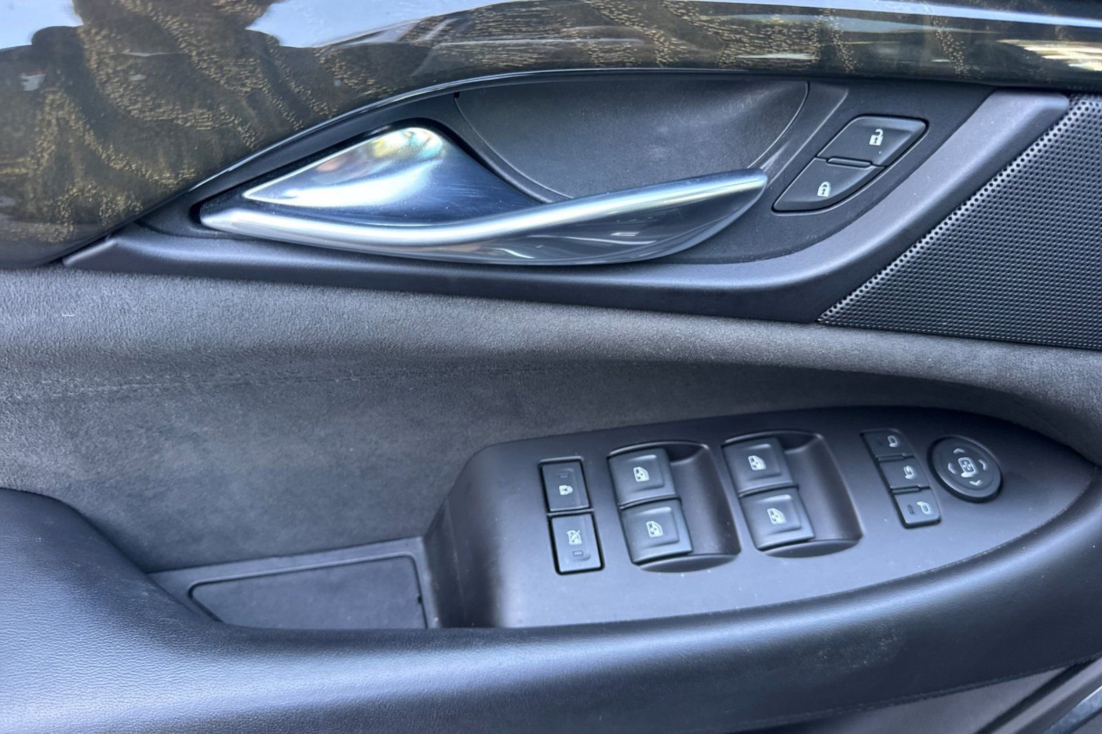 Used 2019 Cadillac Escalade ESV Platinum image 12