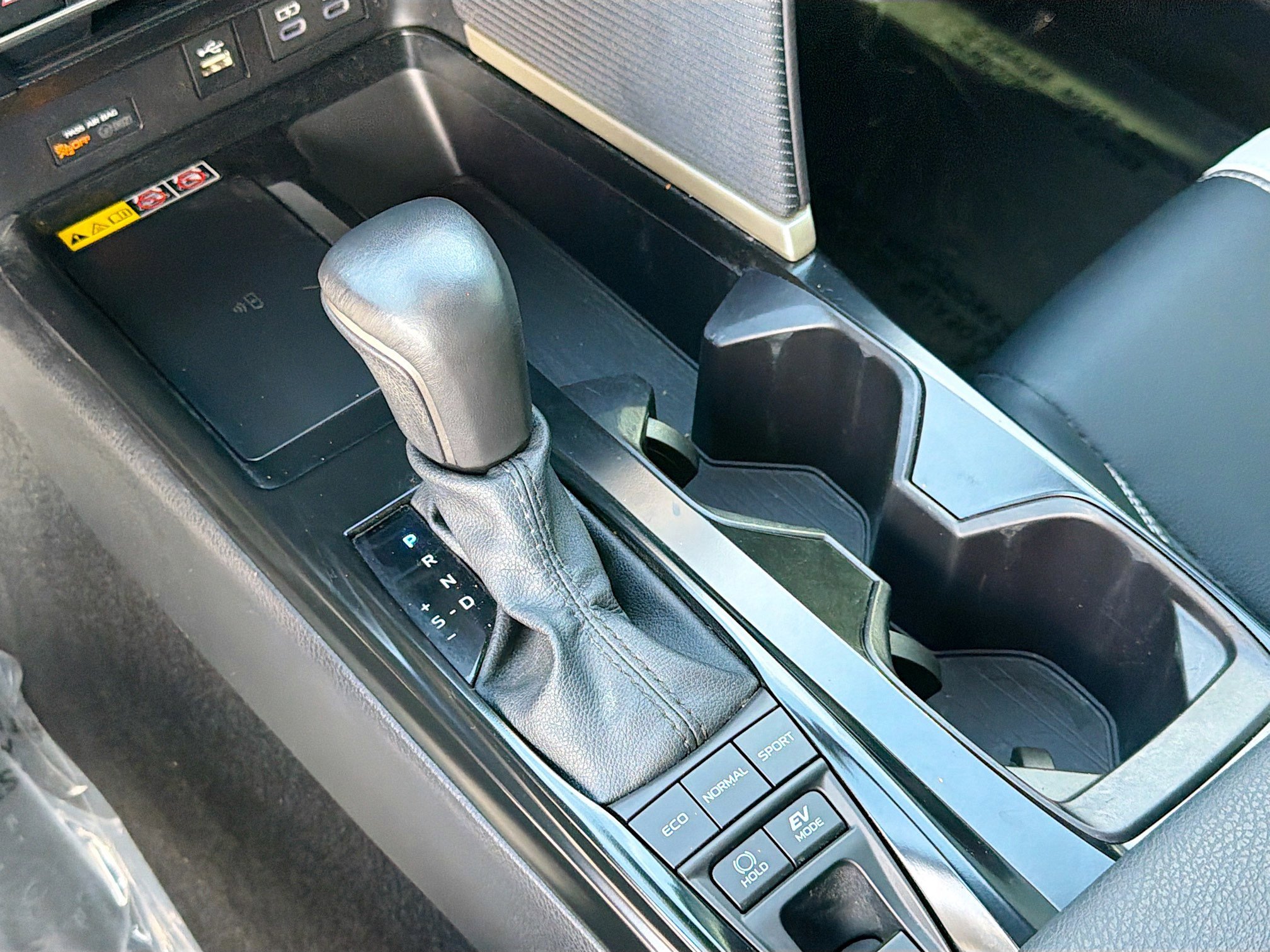 Used 2025 Toyota Camry SE w/ Multimedia Upgrade Package image 27