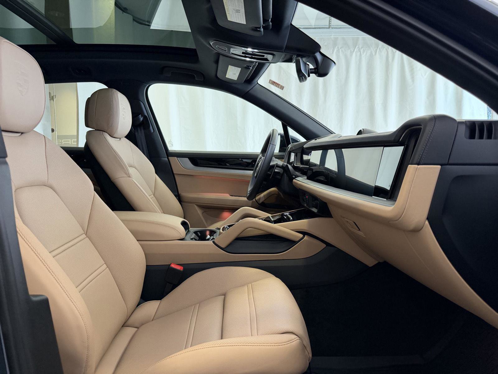 Certified 2025 Porsche Cayenne E-Hybrid image 16