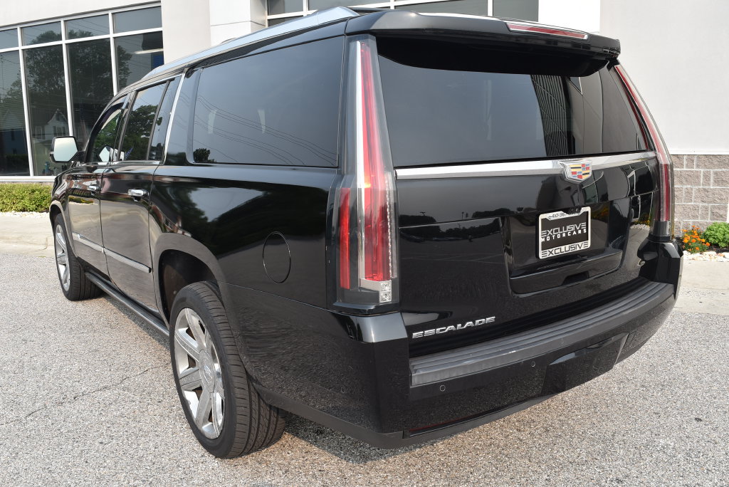 Used 2017 Cadillac Escalade ESV Premium Luxury AWD/4WD image 4