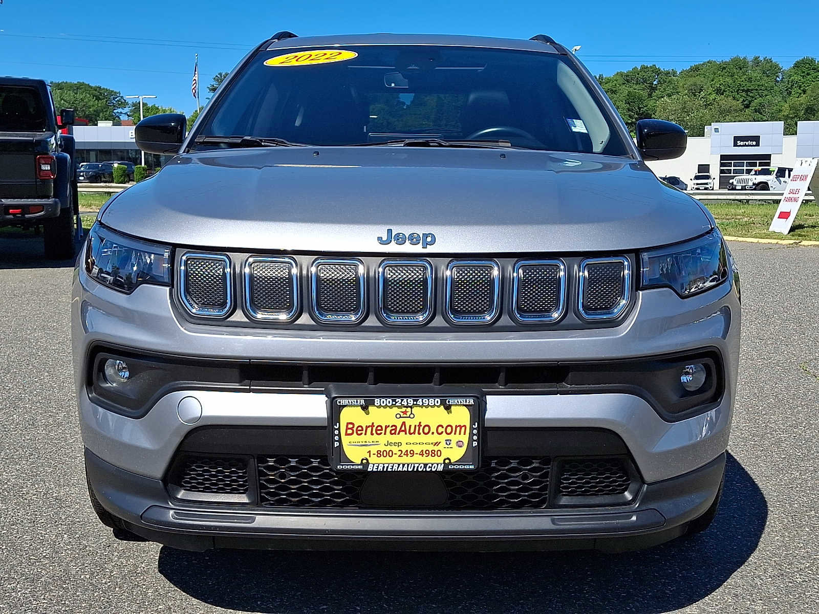Used 2022 Jeep Compass Latitude AWD/4WD image 2