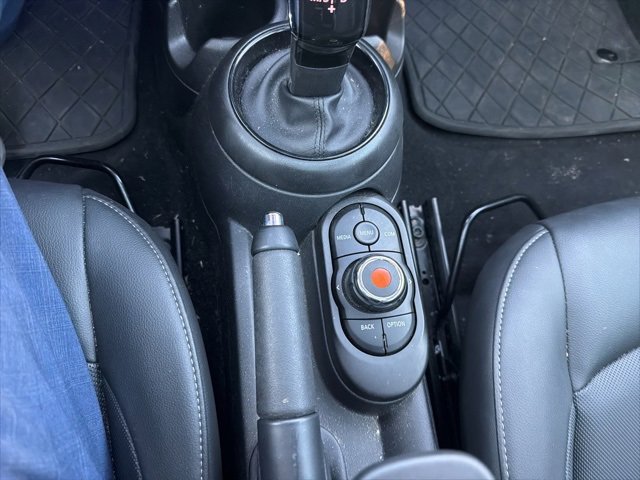 Used 2021 MINI Cooper 4-Door Hardtop w/ Storage Package image 52