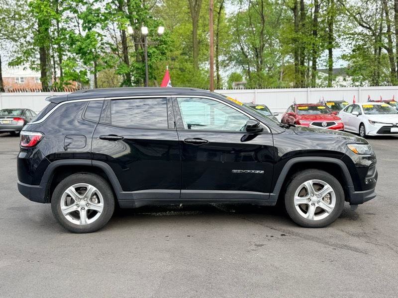 Used 2023 Jeep Compass Latitude w/ Convenience Group AWD/4WD image 5