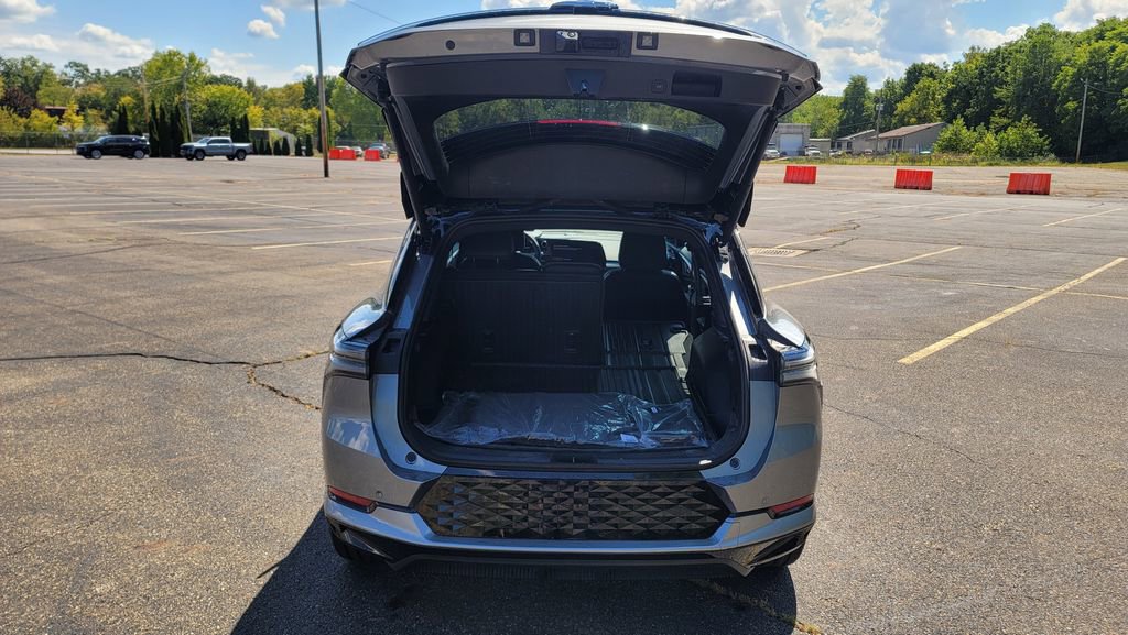 New 2025 Chevrolet Equinox EV RS w/ Convenience Package II image 11