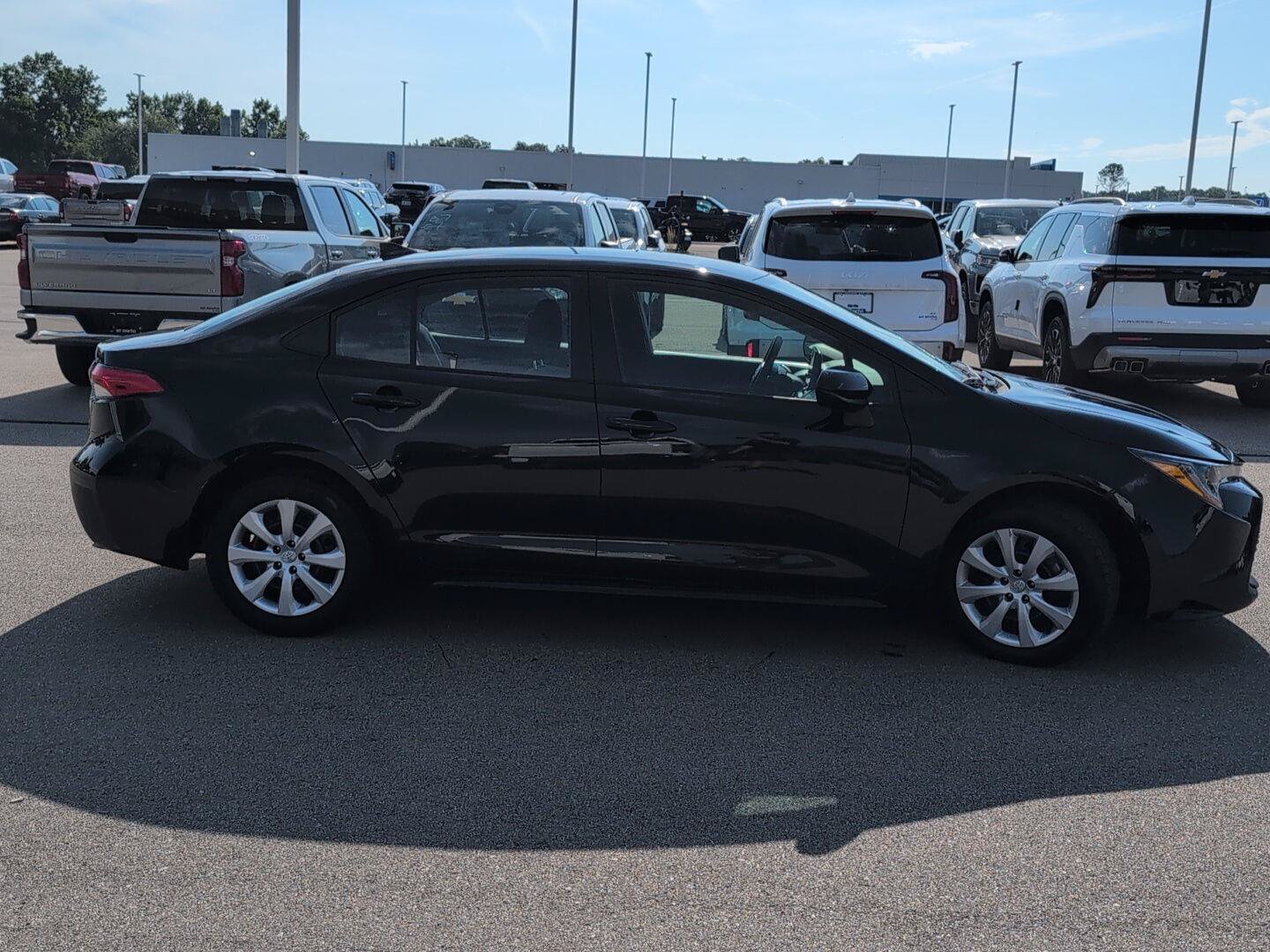 Used 2024 Toyota Corolla LE FWD image 9