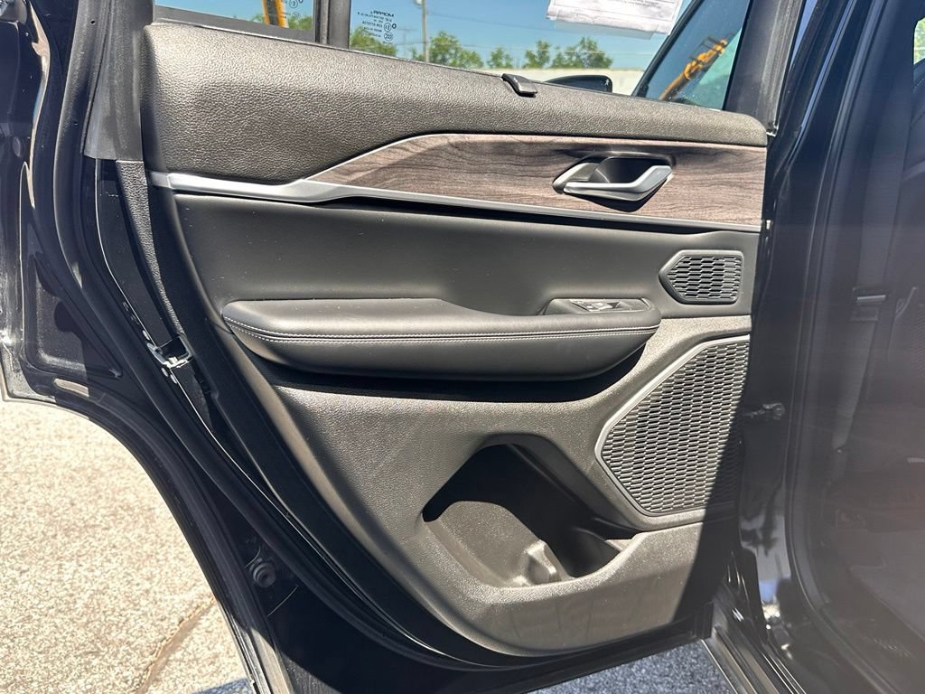 Used 2024 Jeep Grand Cherokee Limited w/ Luxury Tech Group II AWD/4WD image 18