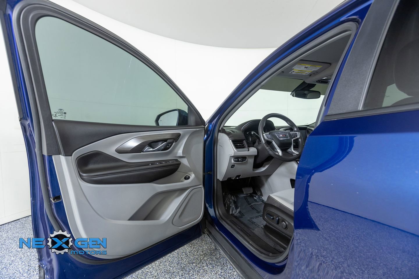 Used 2022 GMC Terrain SLE w/ Driver Convenience Package image 9