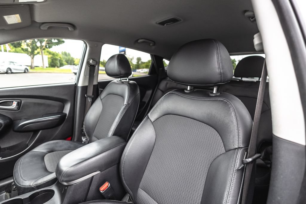Used 2011 Hyundai Tucson GLS FWD image 15
