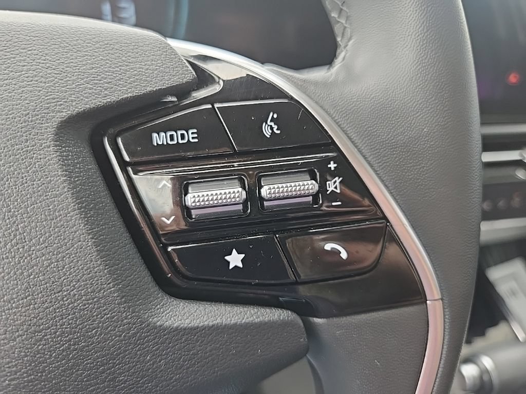 Used 2024 Kia Niro EX FWD image 43