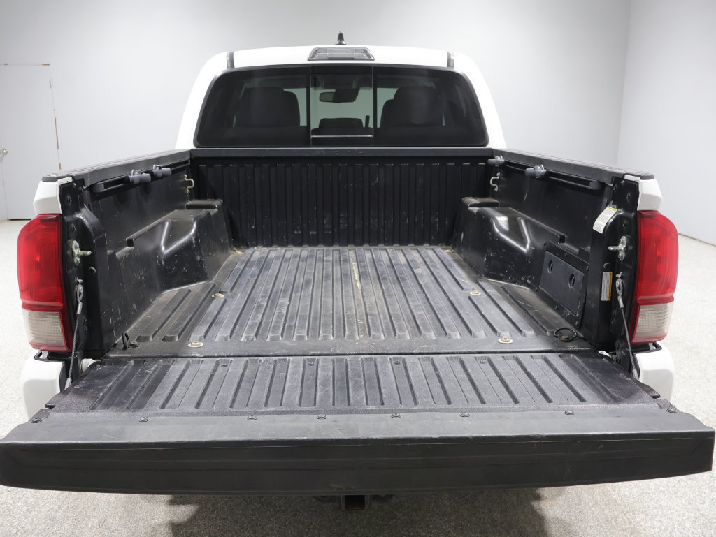 Used 2022 Toyota Tacoma SR5 w/ Technology Package AWD/4WD image 4