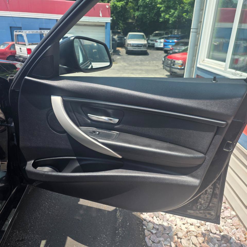 Used 2014 BMW 320i xDrive Sedan AWD/4WD image 31