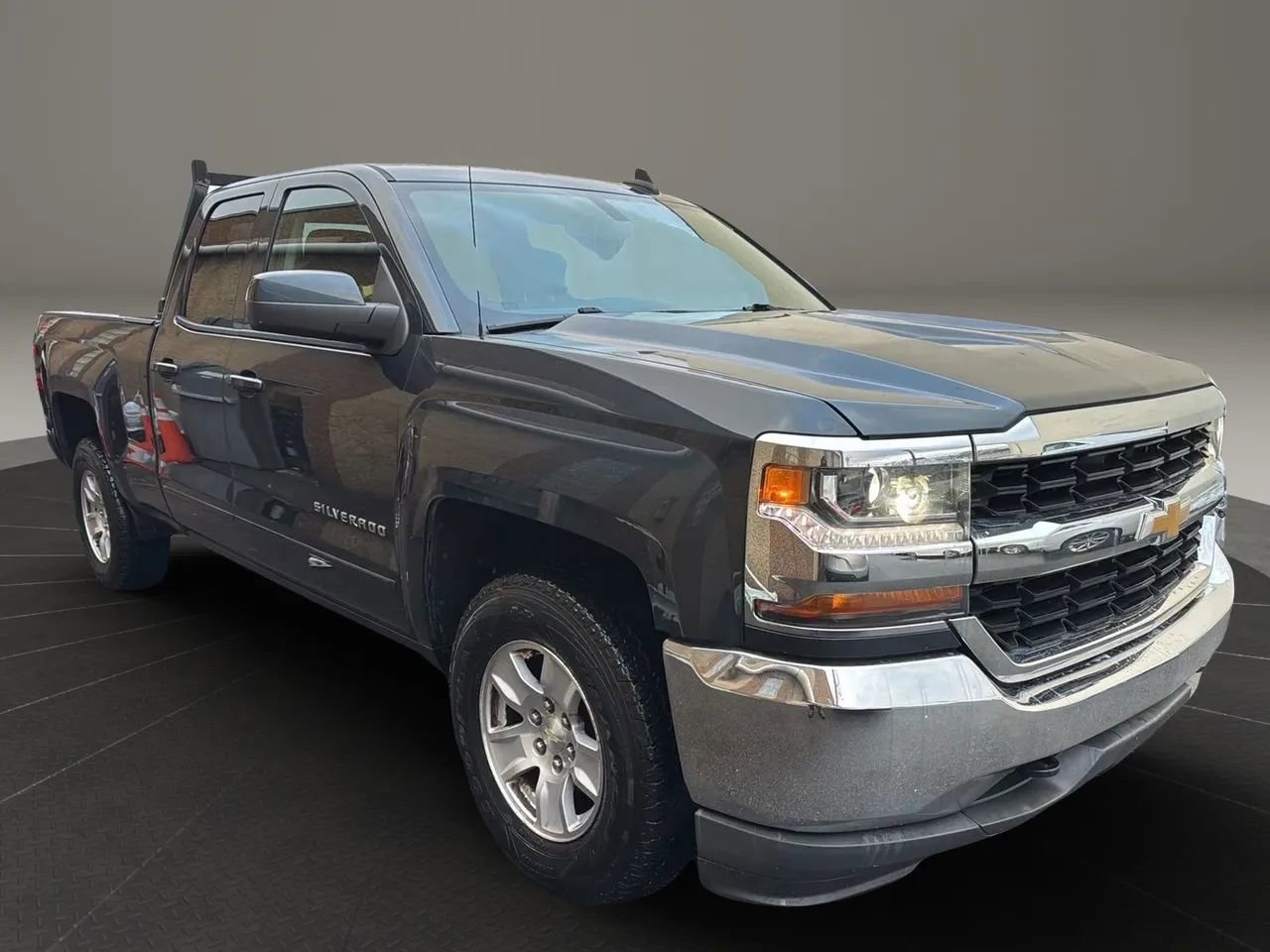 Used 2018 Chevrolet Silverado 1500 LT image 3