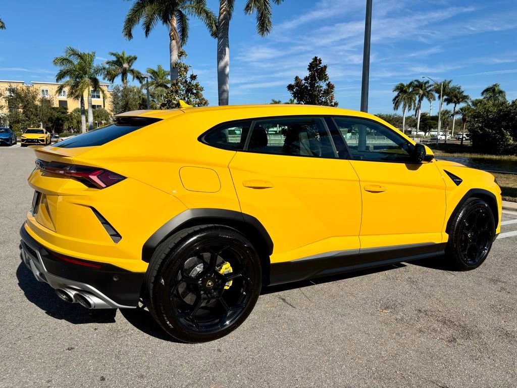 Used 2022 Lamborghini Urus image 6