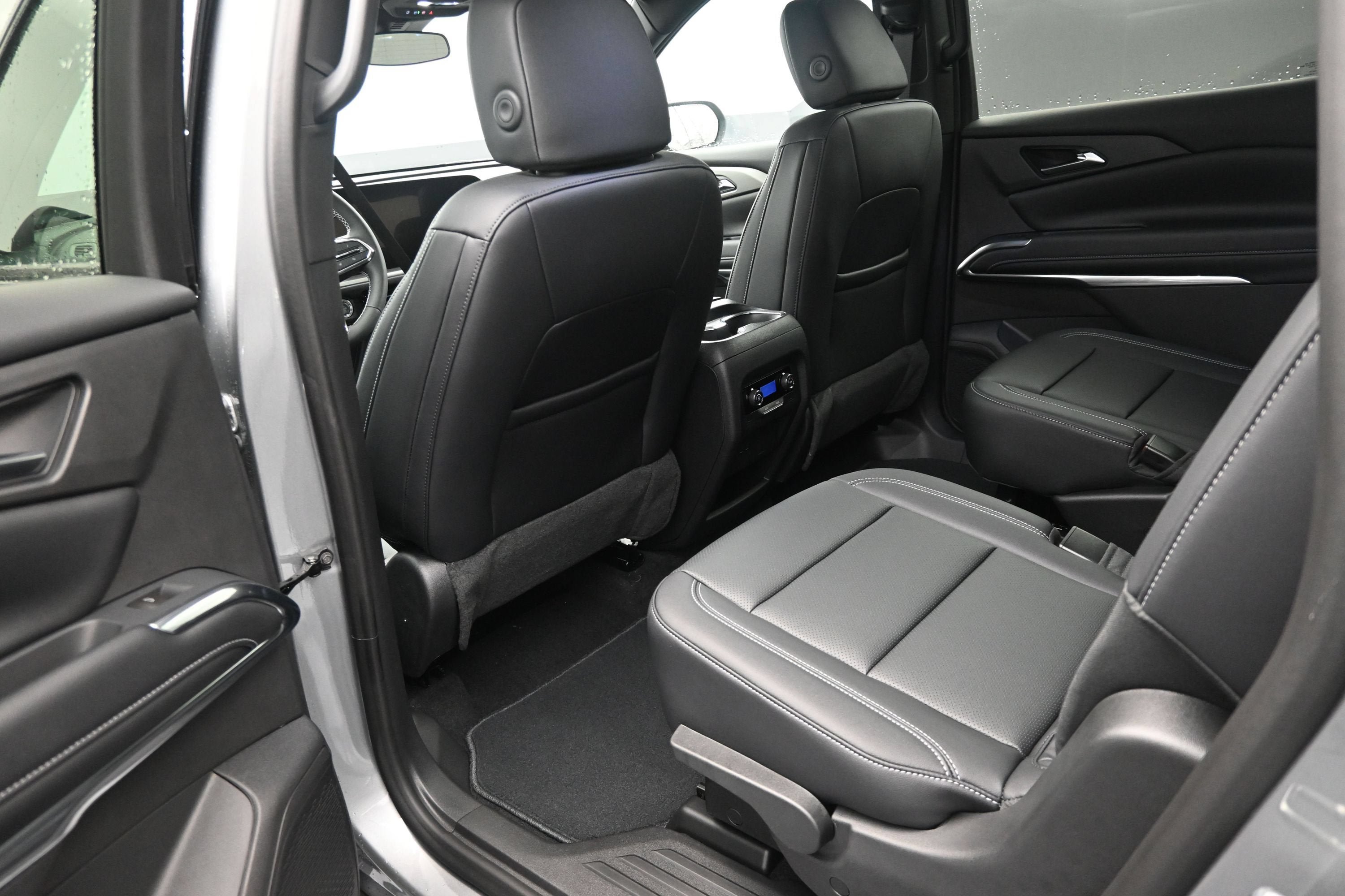 New 2027 Chevrolet Traverse LT w/ Midnight/Sport Edition AWD/4WD image 31
