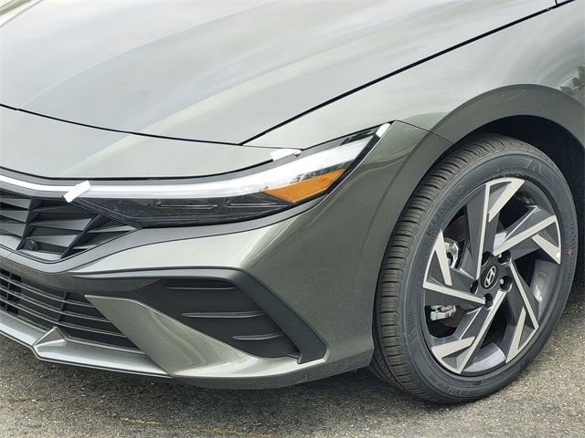 New 2025 Hyundai Elantra SEL FWD image 13