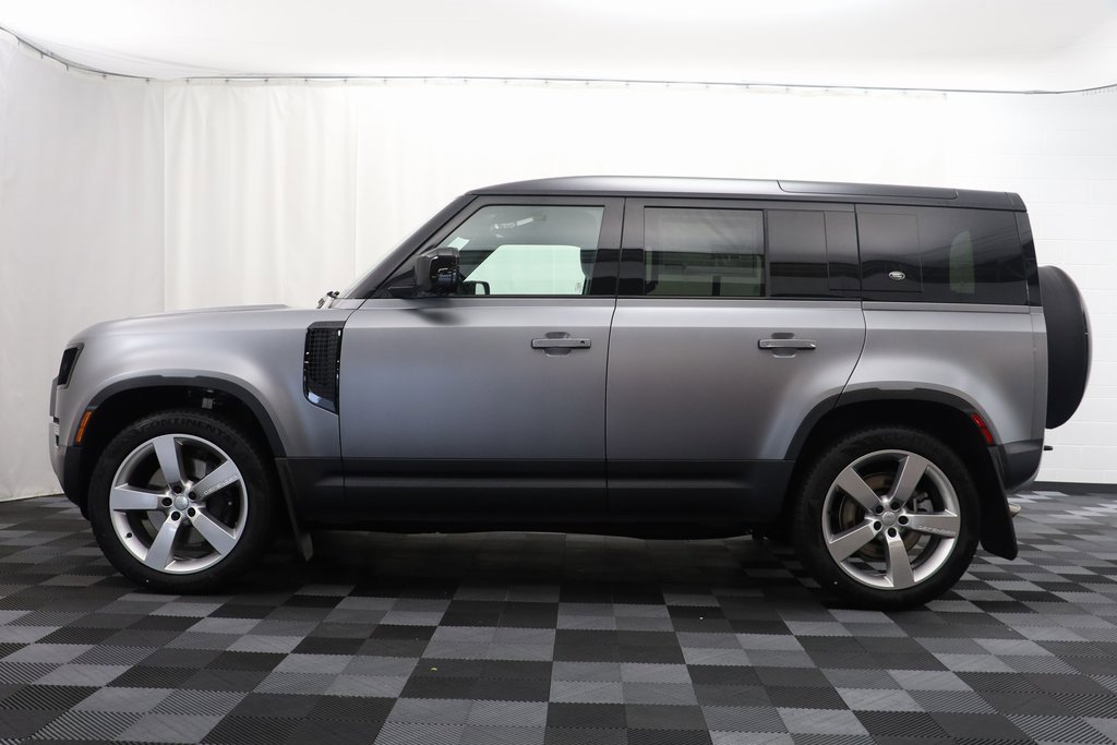 New 2024 Land Rover Defender 110 SE image 2