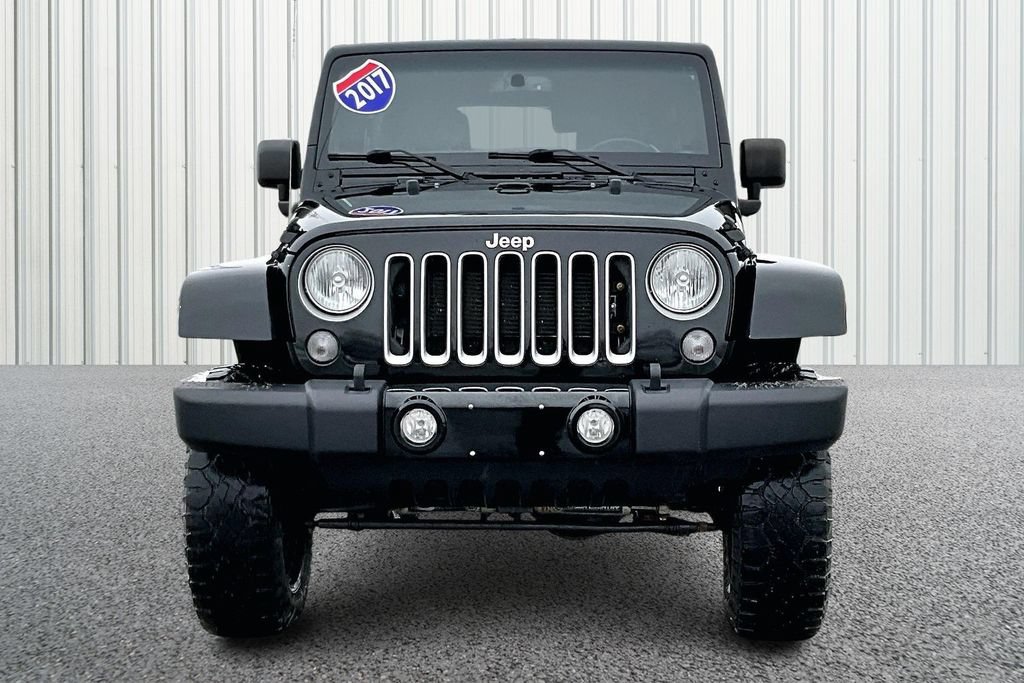 Used 2017 Jeep Wrangler Unlimited Sahara AWD/4WD image 2