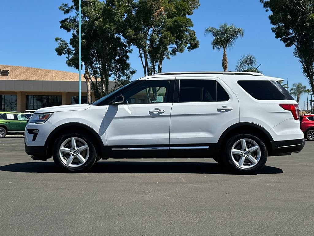 Used 2018 Ford Explorer XLT w/ Equipment Group 202A FWD image 2