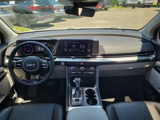 Used 2024 Kia Carnival LX FWD image 10