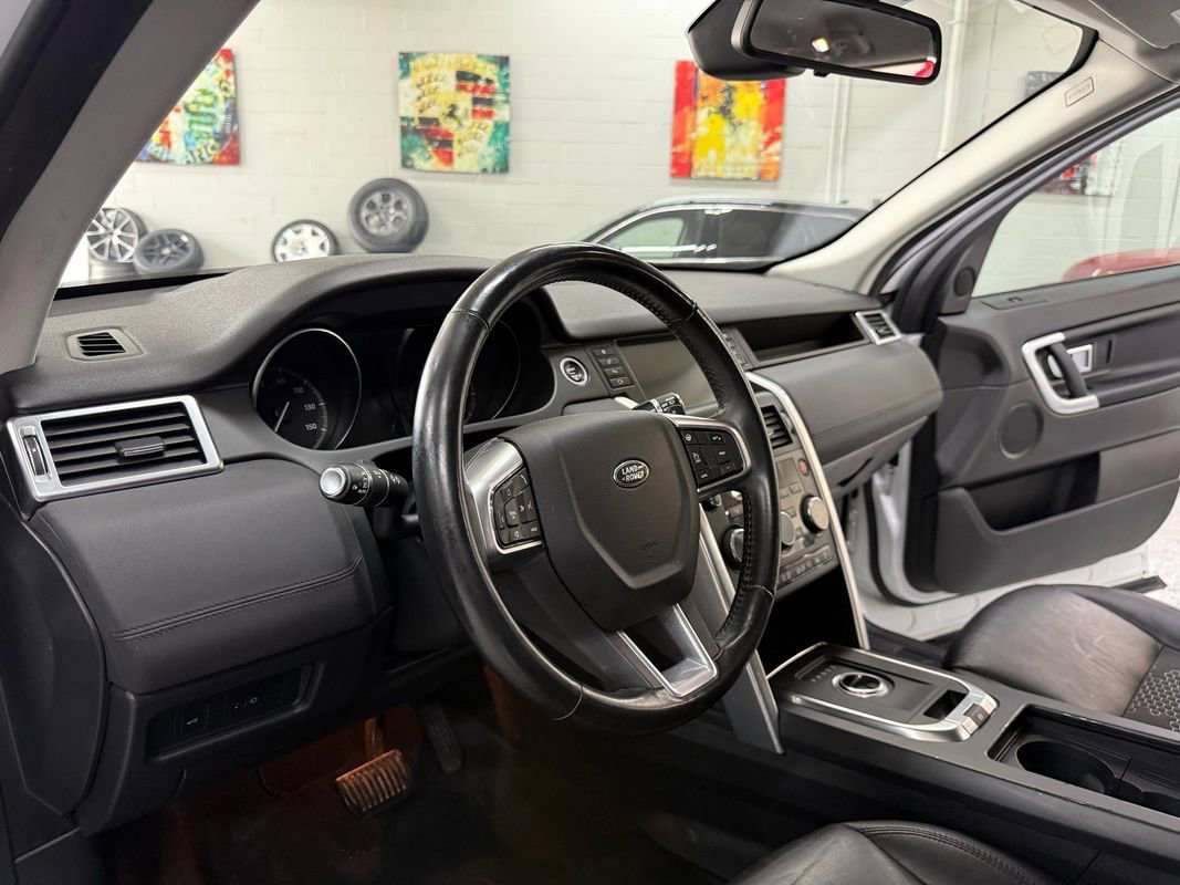 Used 2018 Land Rover Discovery Sport SE image 10