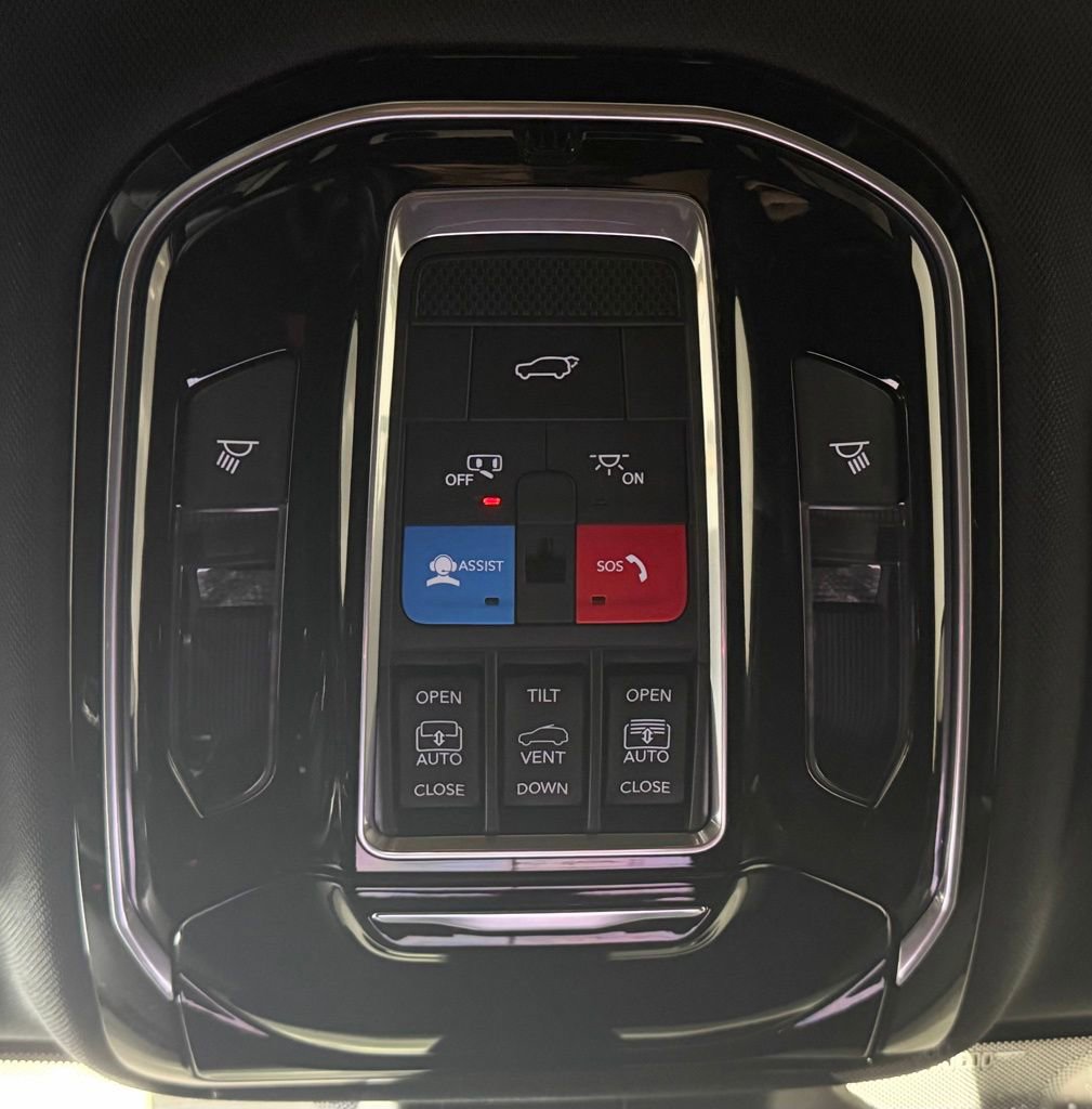 Used 2022 Jeep Grand Cherokee L Summit w/ Advanced Protech Group IV AWD/4WD image 28