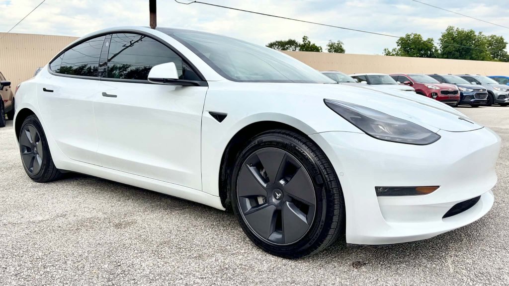 Used 2022 Tesla Model 3 Long Range AWD/4WD image 3