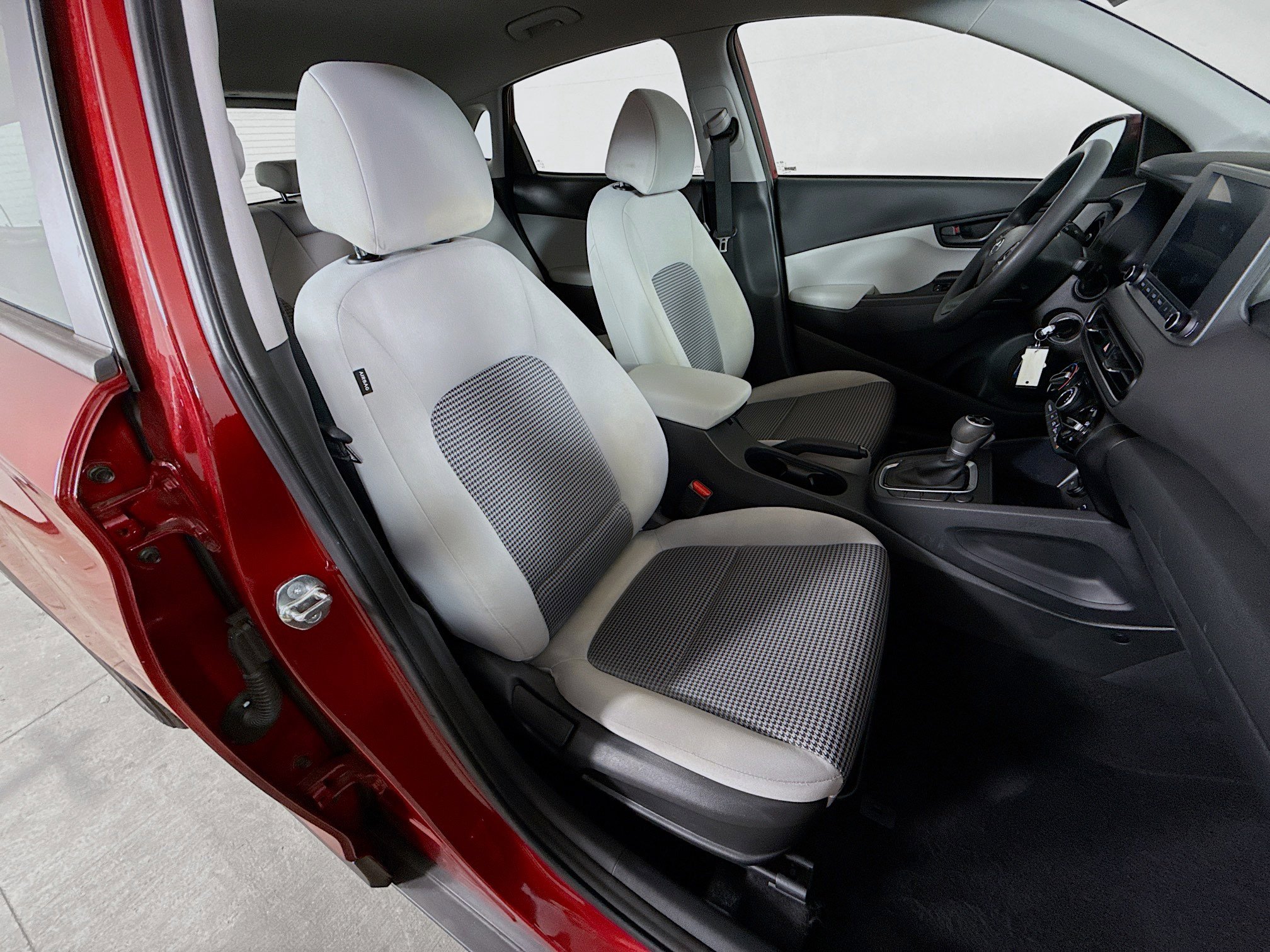 Used 2023 Hyundai Kona SE image 33