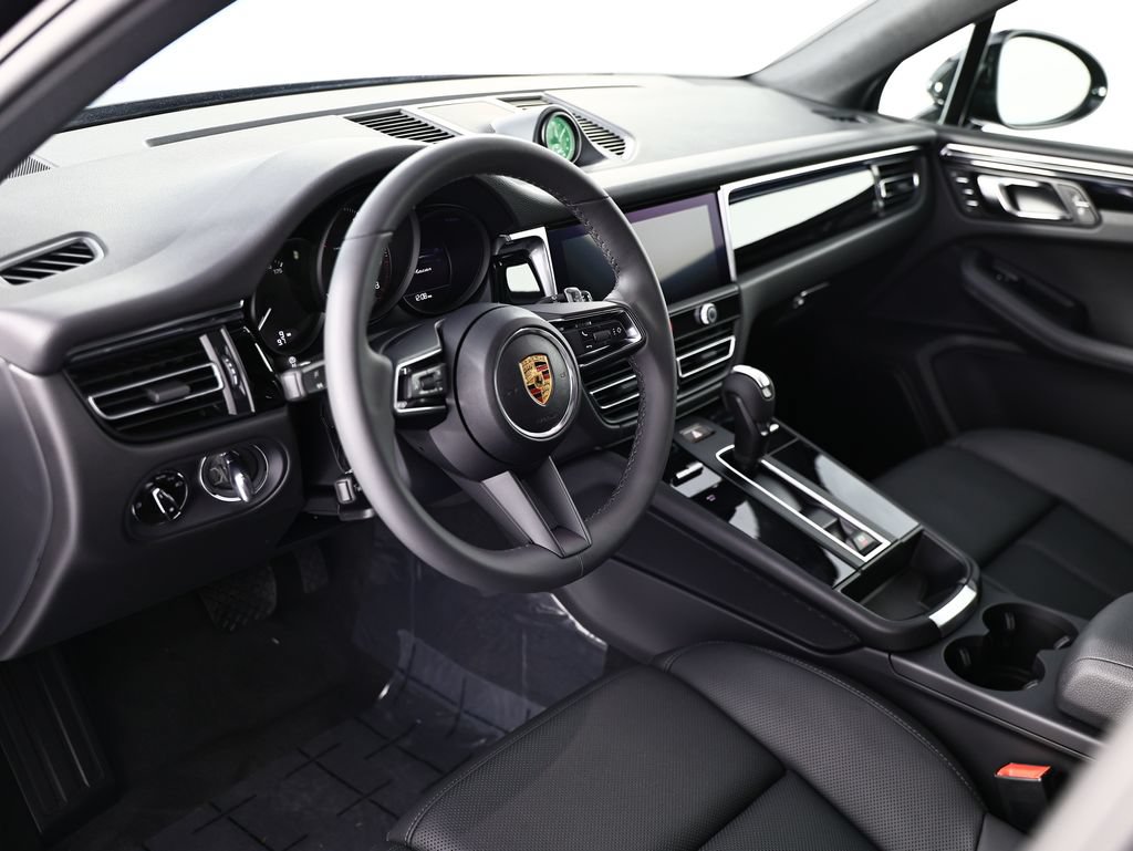 New 2026 Porsche Macan AWD/4WD image 4