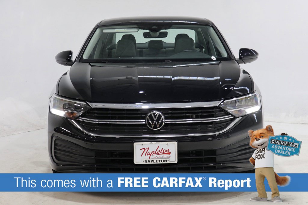 Used 2024 Volkswagen Jetta SE w/ Panoramic Sunroof Package FWD image 2