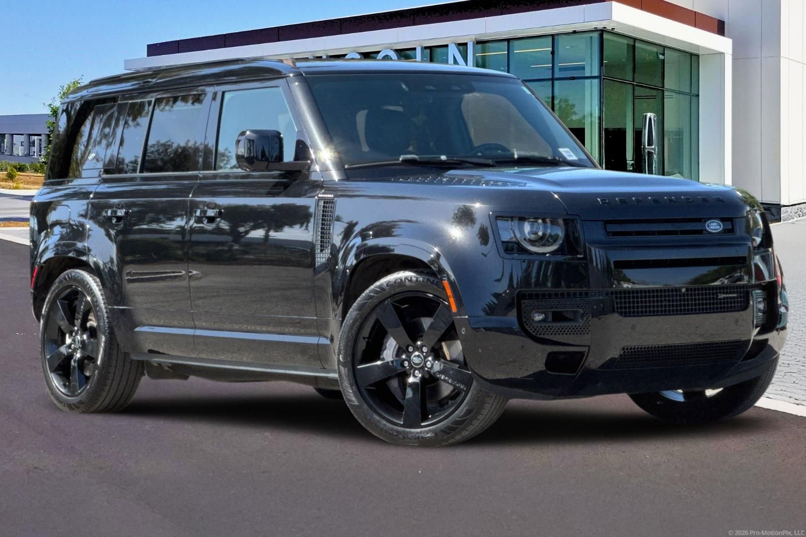 Used 2022 Land Rover Defender 110 X-Dynamic HSE AWD/4WD image 2